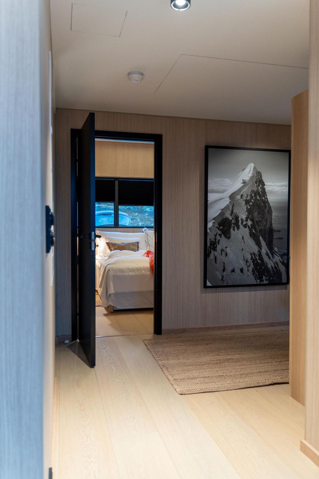 Luksushytte Med Jacuzzi, Summer&Winter Retreat Lyngværet エクステリア 写真