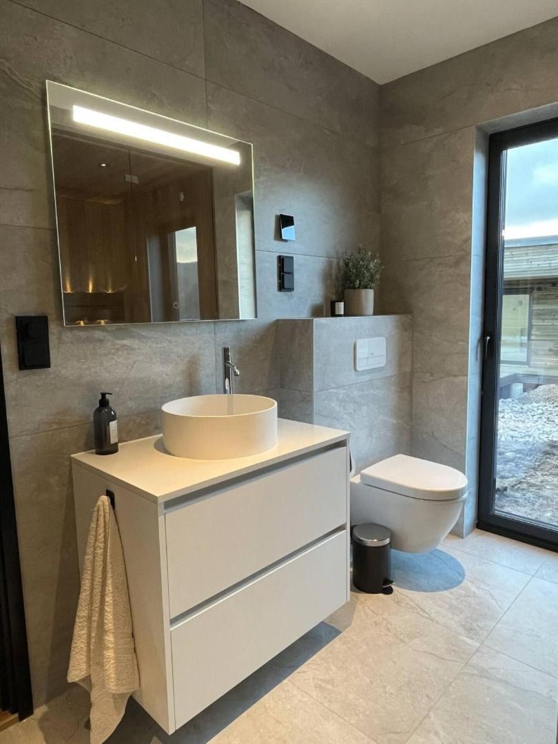 Luksushytte Med Jacuzzi, Summer&Winter Retreat Lyngværet エクステリア 写真