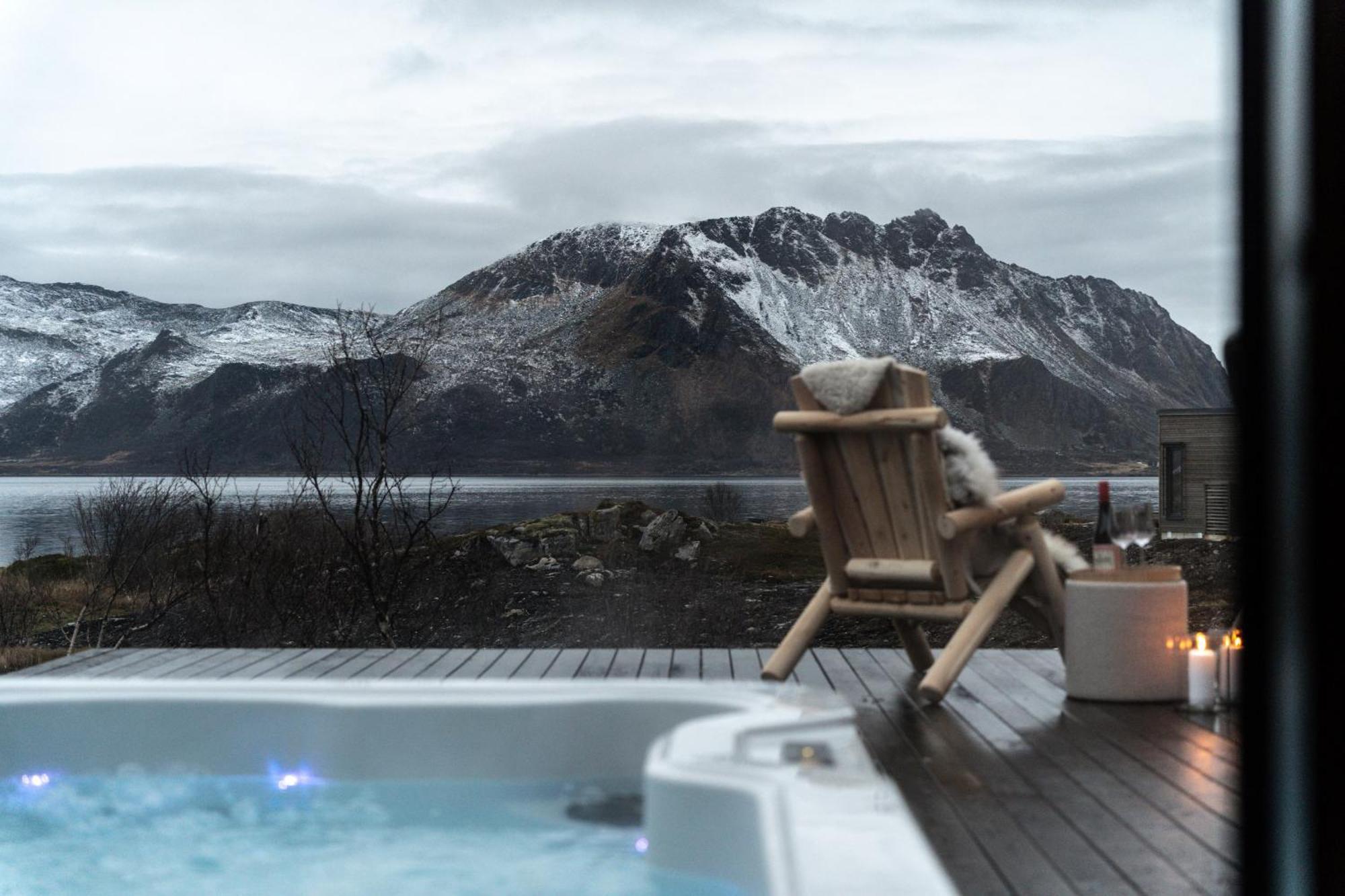 Luksushytte Med Jacuzzi, Summer&Winter Retreat Lyngværet エクステリア 写真